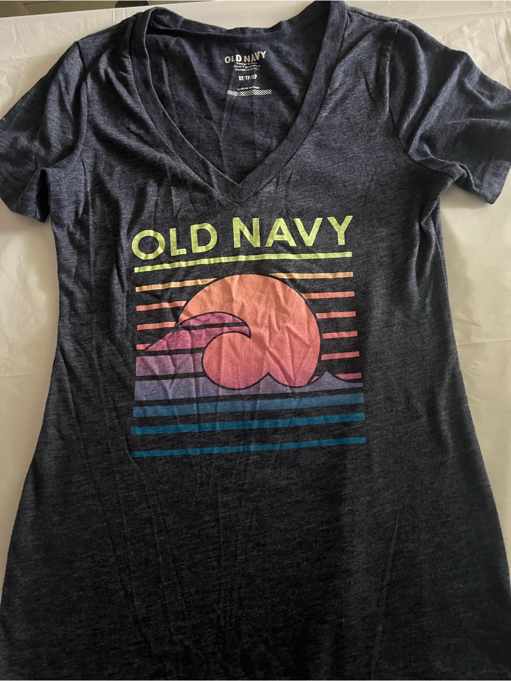 Old Navy Navy V-Neck Tee with Sunset Wave Graphic